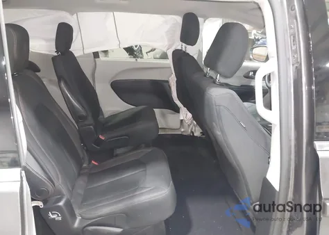 2019 Chrysler Pacifica Touring Plus z USA, uszkodzony, nr VIN 2C4RC1FG0KR702045